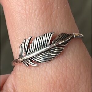 Sale! ✨ Size 11 Sterling Silver Feather Ring